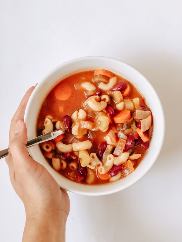 hearty vegan minestrone soup